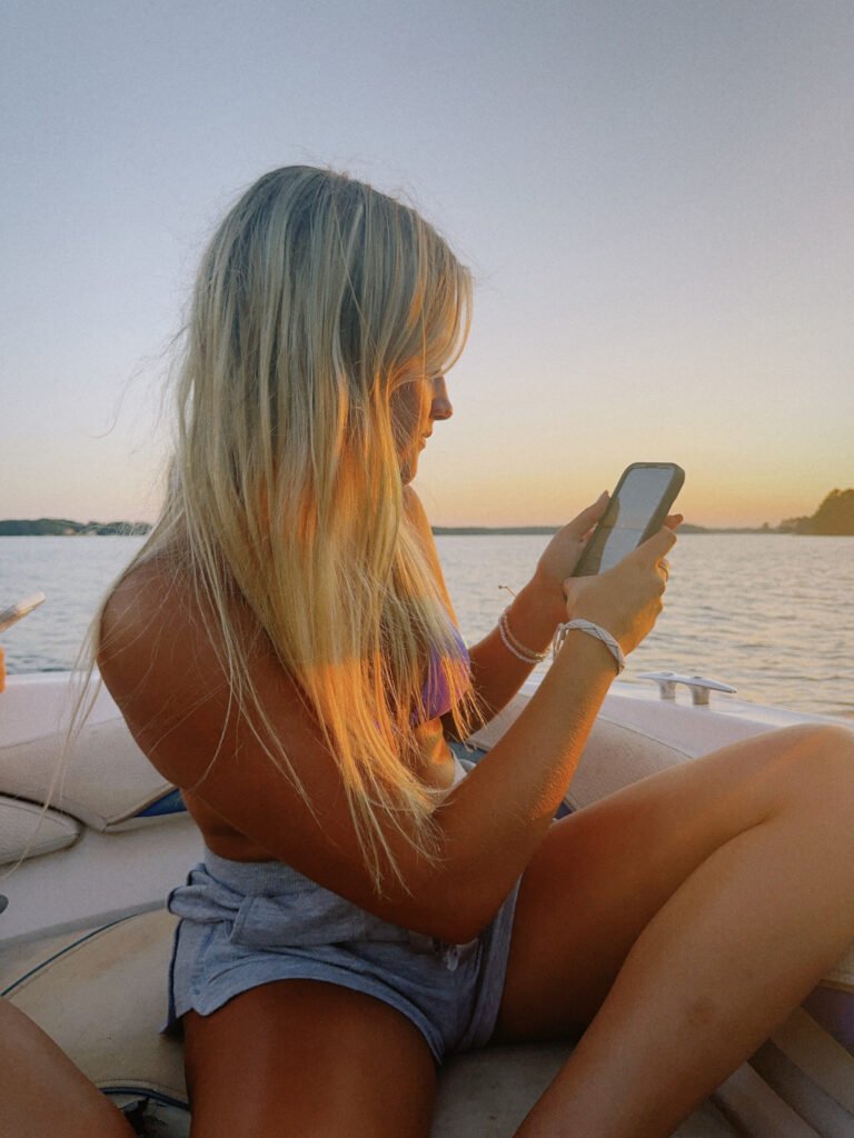 girl text boy long distance relationship